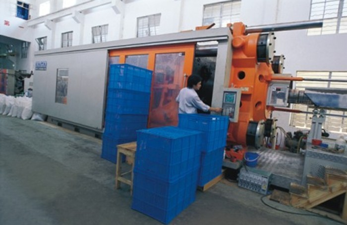 浙江王氏塑料制品有限公司的大型注塑机器图片 浙江王氏塑料制品有限公司的大型注塑机器图片